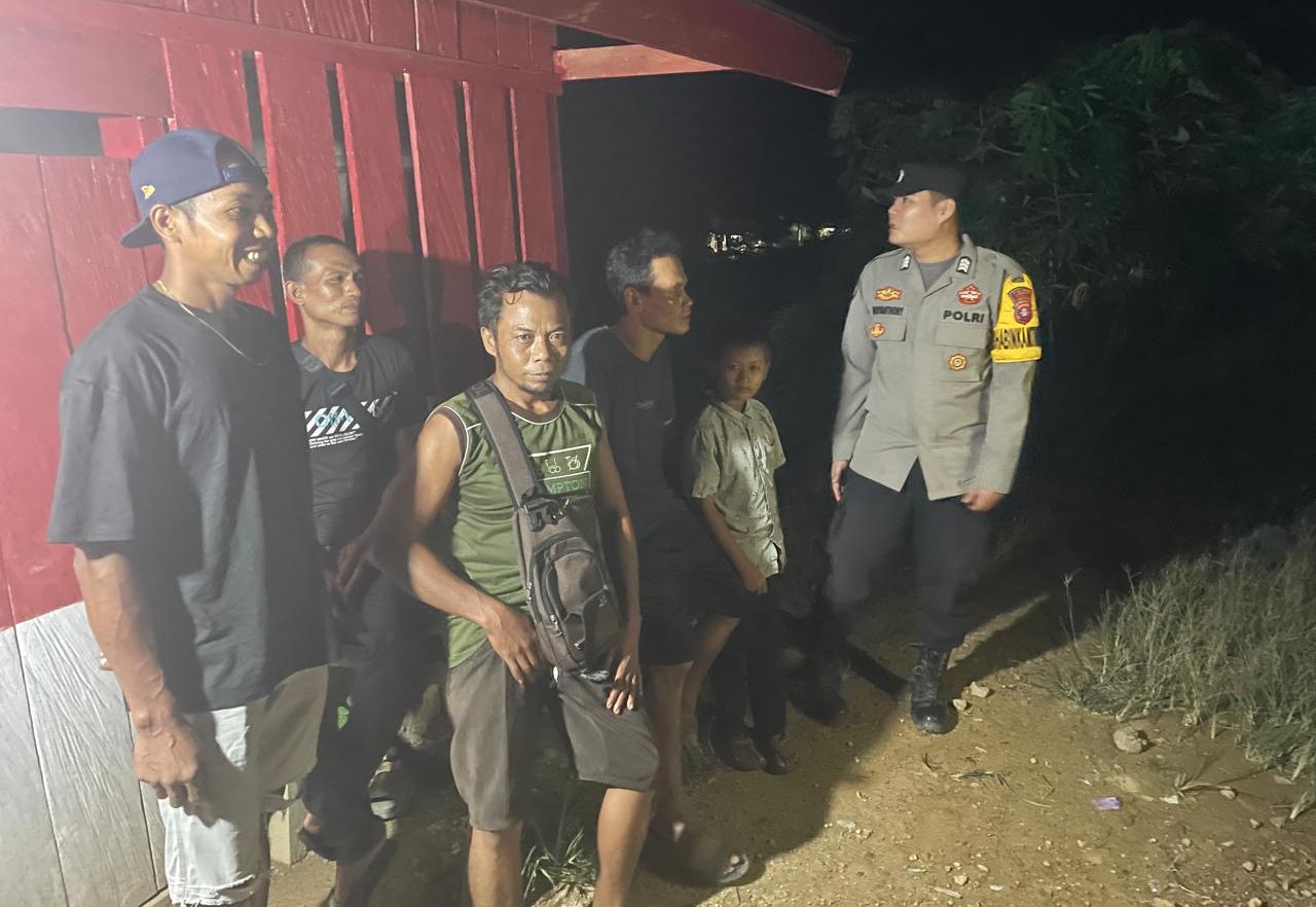 Piket Polsek lamandau melaksanakan Silaturahmi ke masyarakat