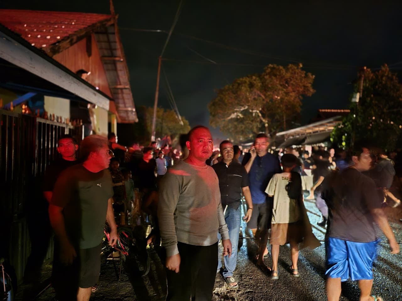 Tembus Asap Tebal, Kapolres Katingan Pimpin Langsung Pengamanan Kebakaran Pasar Kasongan