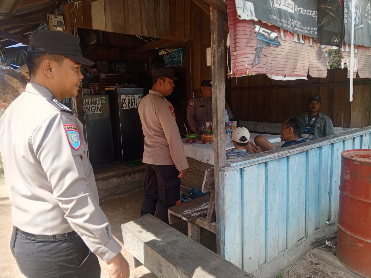 Patroli Dialogis, Polsek Tewang Sangalang Garing dan Pulau Malan Sampaikan Imbauan Kepada Warga.