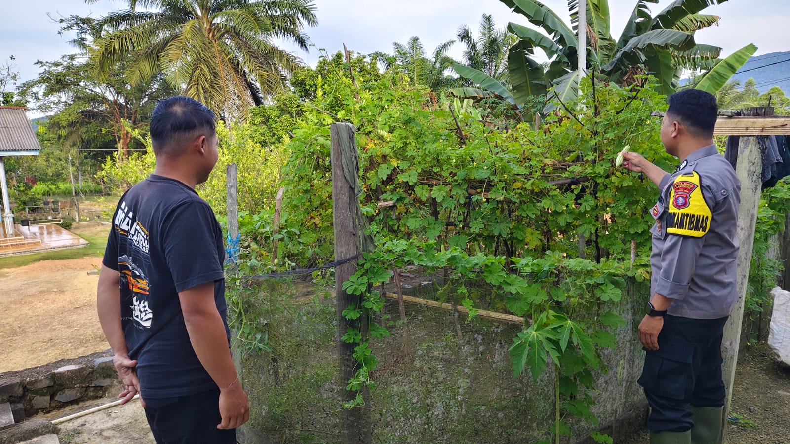 Dukung Ketahanan Pangan, Bhabinkamtibmas Polsek Sematu Jaya Silaturahmi ke masyarakat terkait Program Asta Cita Presiden RI
