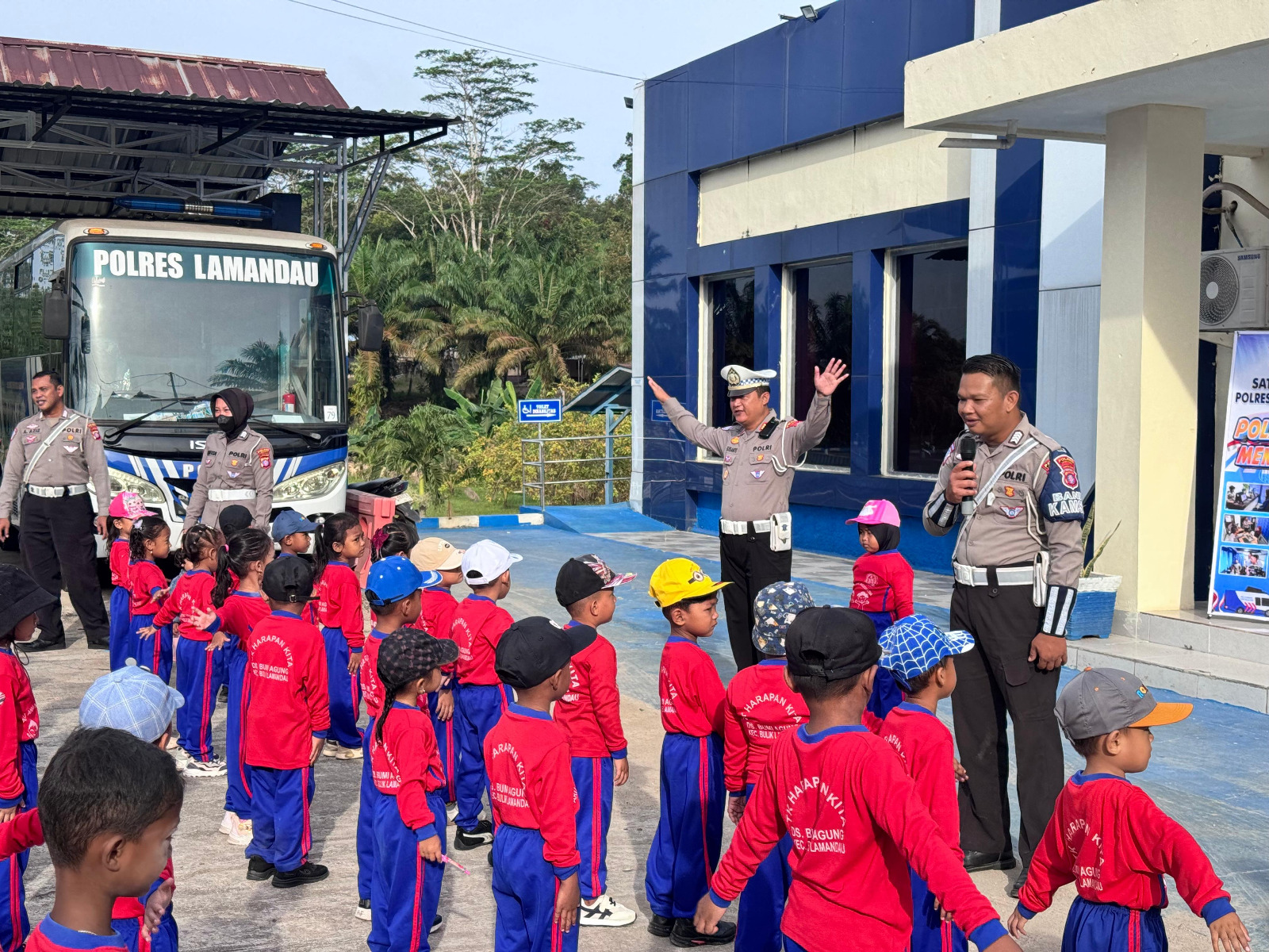 Polisi Sahabat Anak, Sat Lantas Terima Kunjungan Siswa TK Harapan Kita di Polres Lamandau