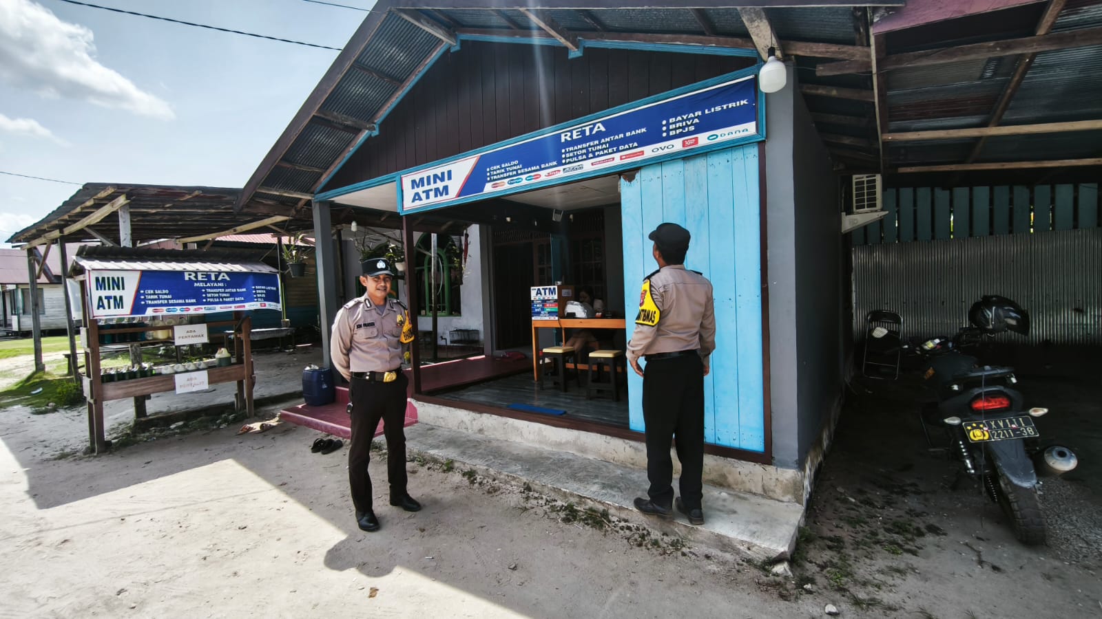 Rutin ‎Patroli Dialogis, Polsek Tewang Sangalang Garing dan Pulau Malan Sampaikan Imbauan Kepada Warga.
