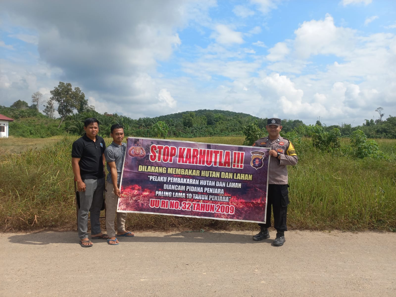 Cegah Karhutla, Bhabinkamtibmas Polsek Bulik Berikan Sosialisasi kepada Masyarakat