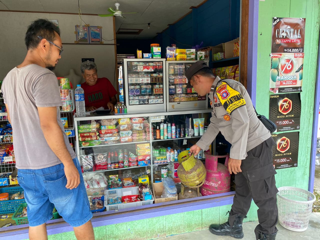 Polsek Montallat Laksanakan Pengecekan Gas LPG Untuk Pantau Stok Dan Harga Di Pasaran