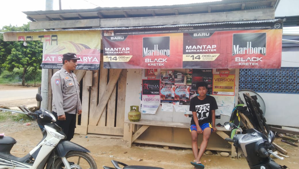 Piket Polsek Delang melaksanakan Silaturahmi ke warga masyarakat