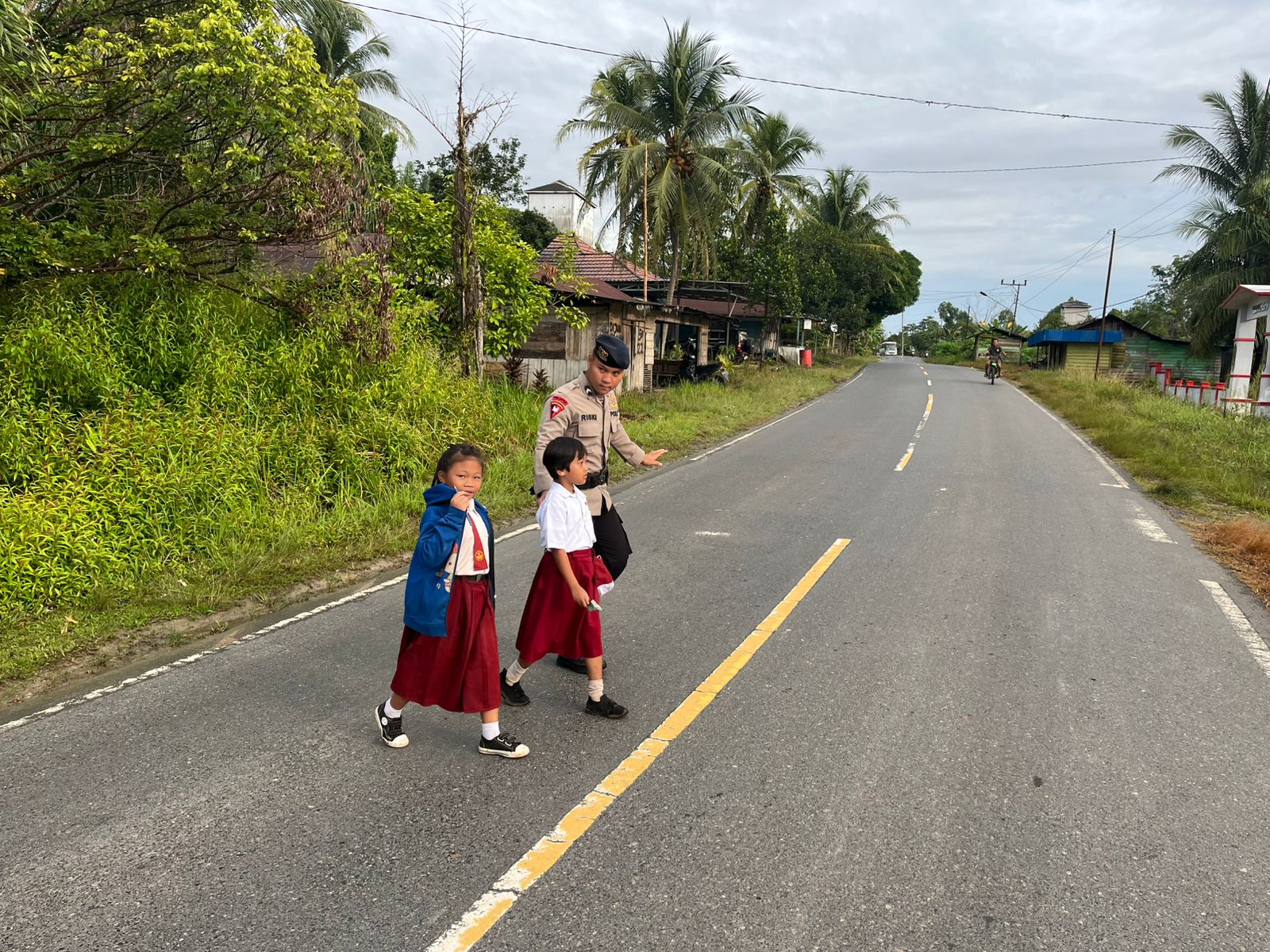 Demi mencegah potensi gangguan Kamtibmas personel Ditpolairud Polda Kalteng menghimbau masyarakat untuk jauhi narkoba