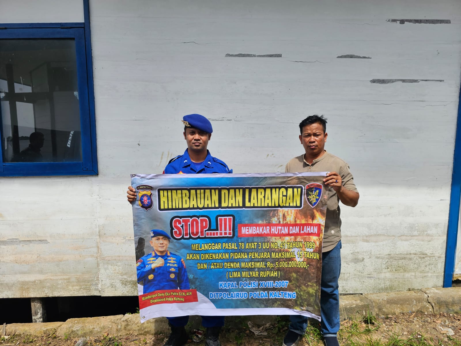 ‎Stop Pembakaran Hutan dan Lahan personil Ditpolairud Sosialisasikan Maklumat Kapolda kalteng Di Desa Aliran Sungai Sepihan Besar‎