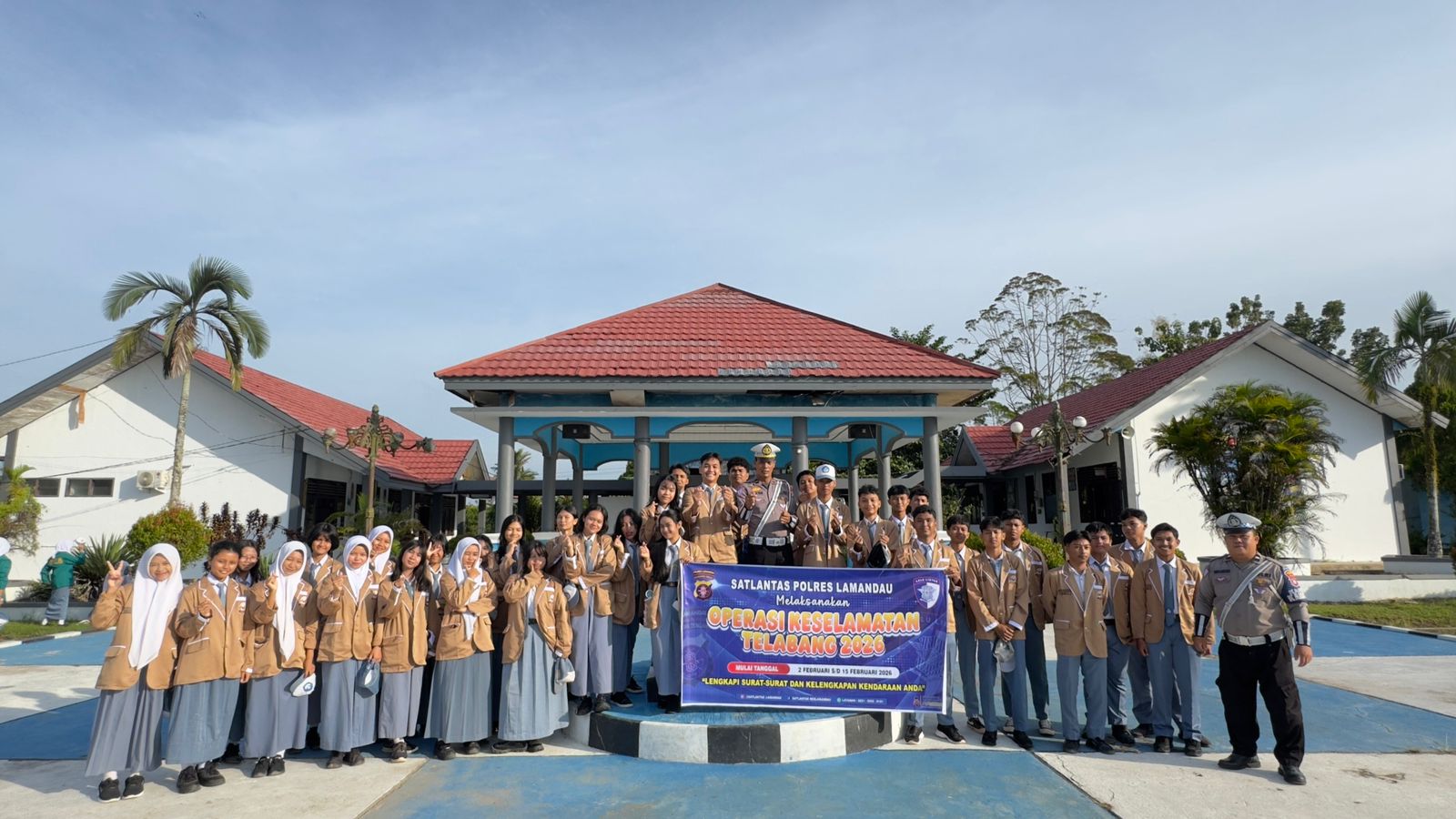 Sat Lantas Laksanakan Irup Upacara Dalam Rangka Operasi Keselamatan 2026 di SMAN 1 Bulik dan Sekolah Lainnya