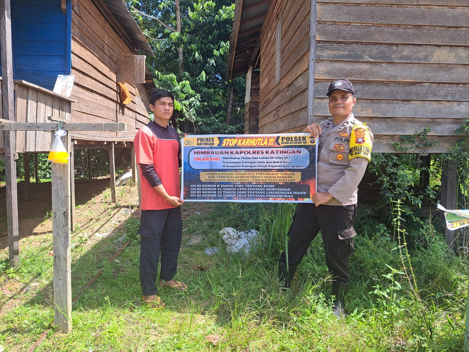 Upaya Pencegahan Kebakaran Hutan dan Lahan di Kecamatan Katingan Hulu dan Bukit Raya, Bhabinkamtibmas sosialisasi kepada masyarakat.