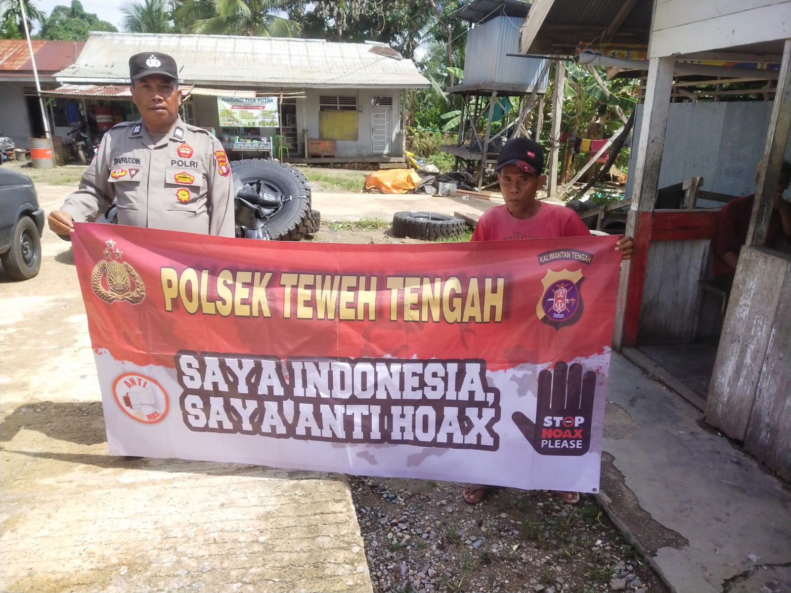 Berikan Edukasi Terkait Bahaya Berita Hoax, Polsek Teweh Tengah Sosialiasikan Anti Hoax Kepada Masyarakat