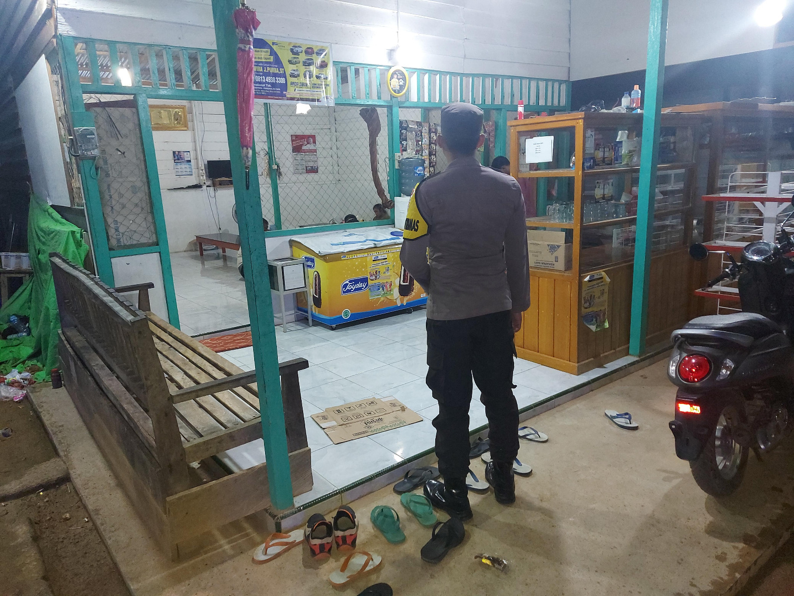 Piket Polsek Delang Sambangi Pedagang, Jalin Kedekatan dengan Masyarakat