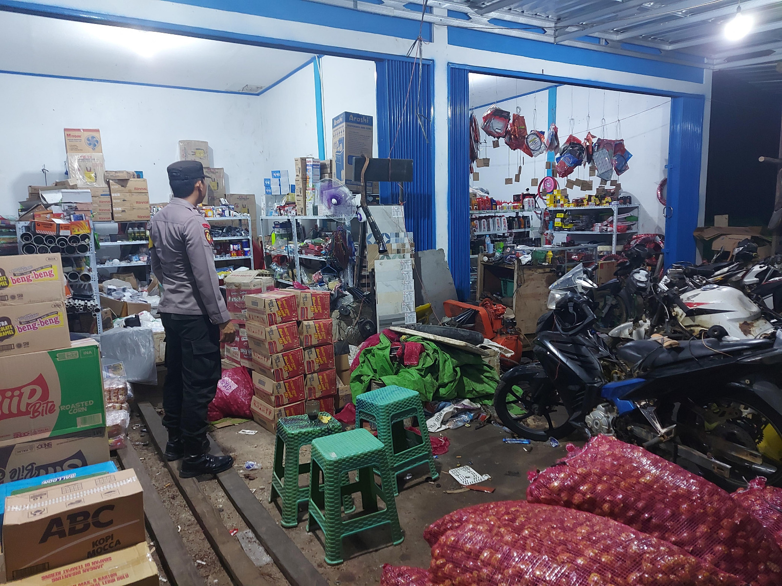 Piket Polsek laksanakan Patroli di Pasar di Wilkum Polsek Delang