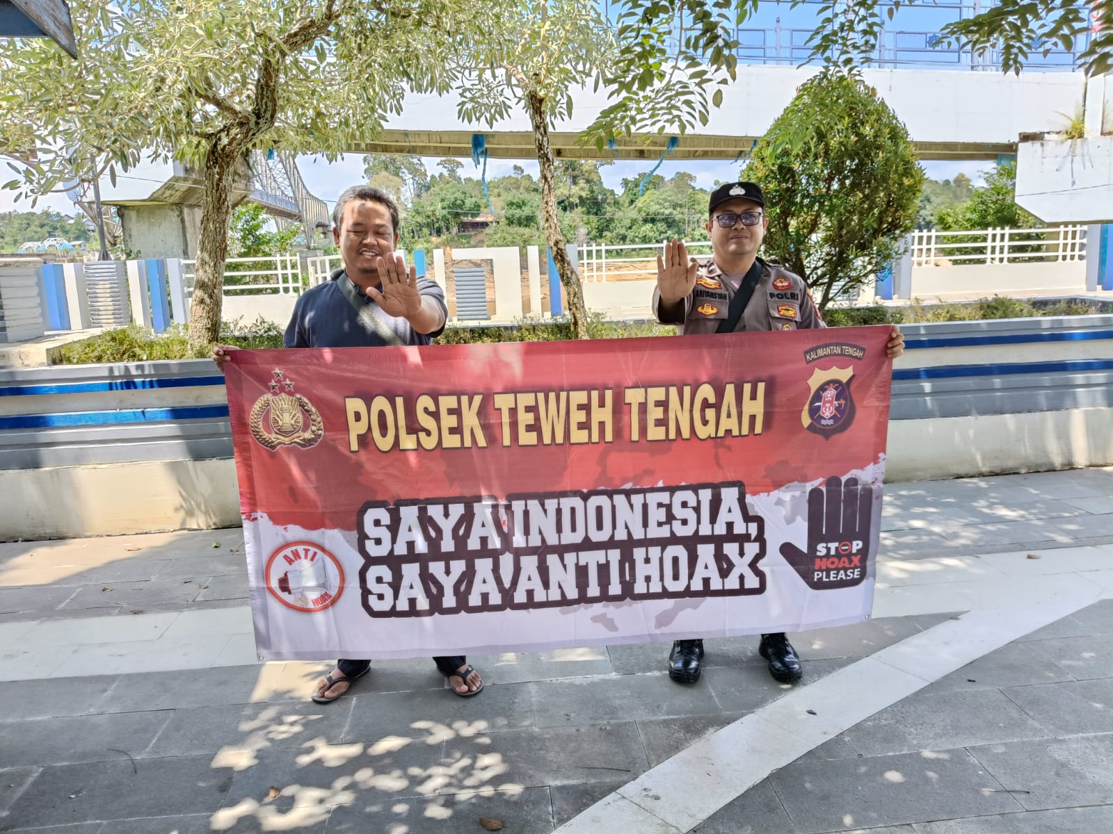 Putus Penyebaran Berita Hoax, Polsek Teweh Tengah Sampaikan Stop Hoax Kepada Warga