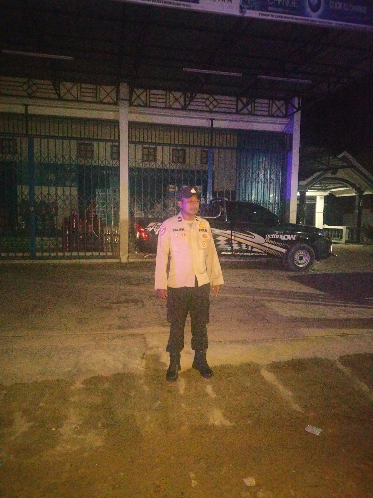 Piket Polsek Patroli kepertokoan diwilkum Polsek Sematu Jaya