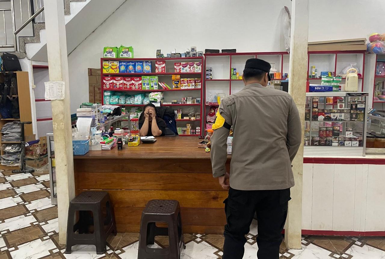 Personil Polsek Lamandau Sambang Ke Pedagang
