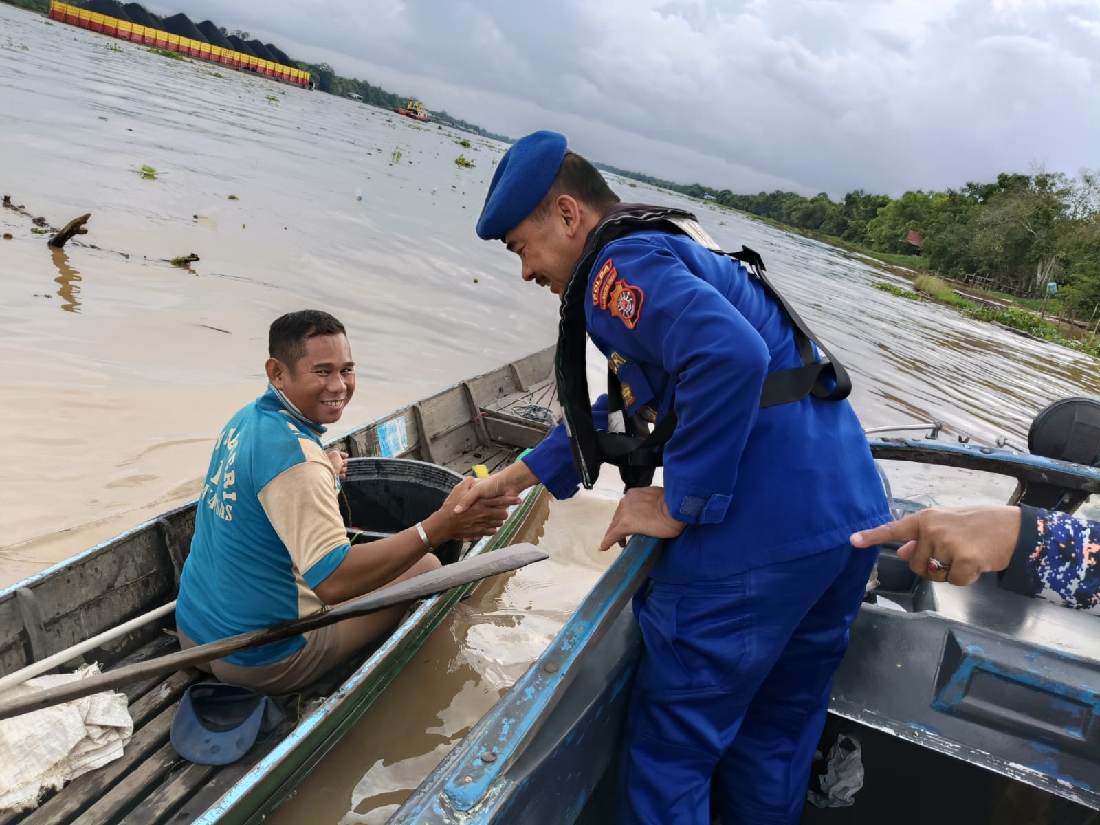 ‎Harkamtibmas Perairan, Ditpolairud Laksanakan Kegiatan Patroli Dialogis di Das Barito‎