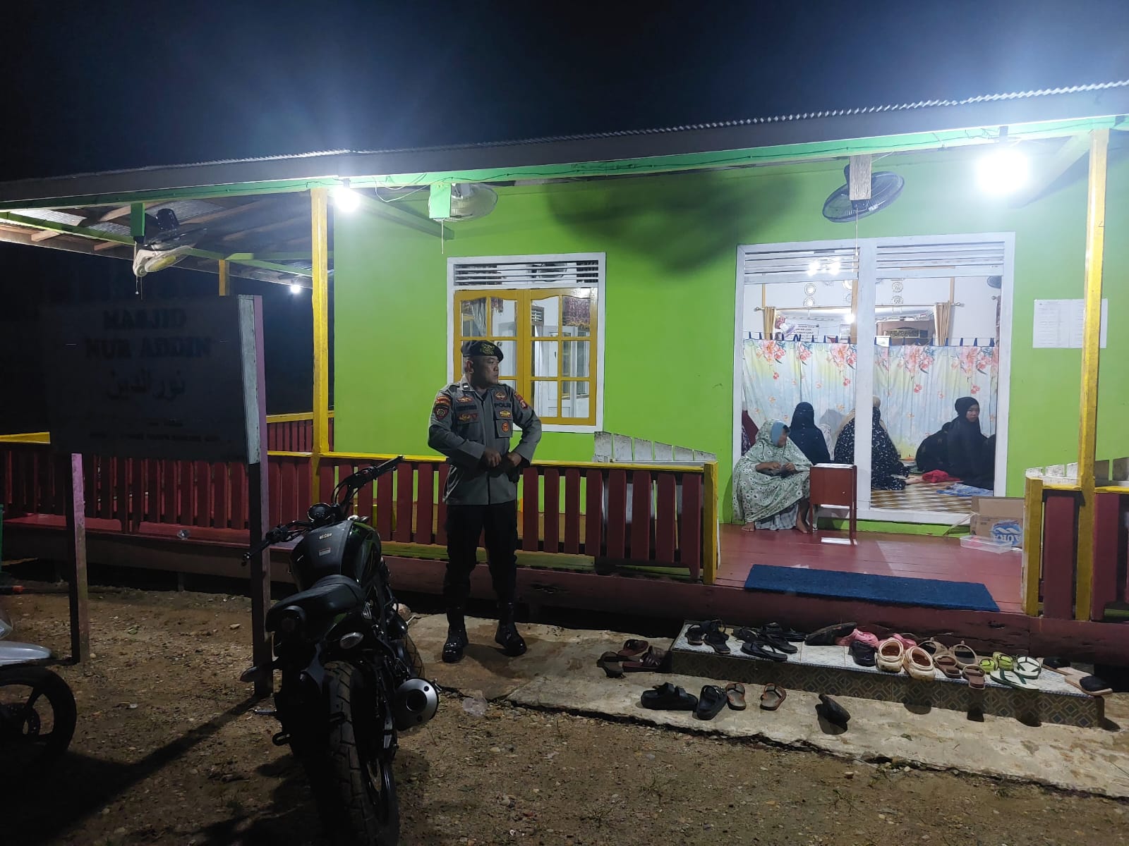 Ciptakan rasa aman selama Ramadhan 2026, Polsek Katingan Hulu dan Bukit Raya Polres Katingan Amankan Ibadah sholat Taraweh diwilayah Kecamatan Katingan Hulu Kabupaten Katingan.