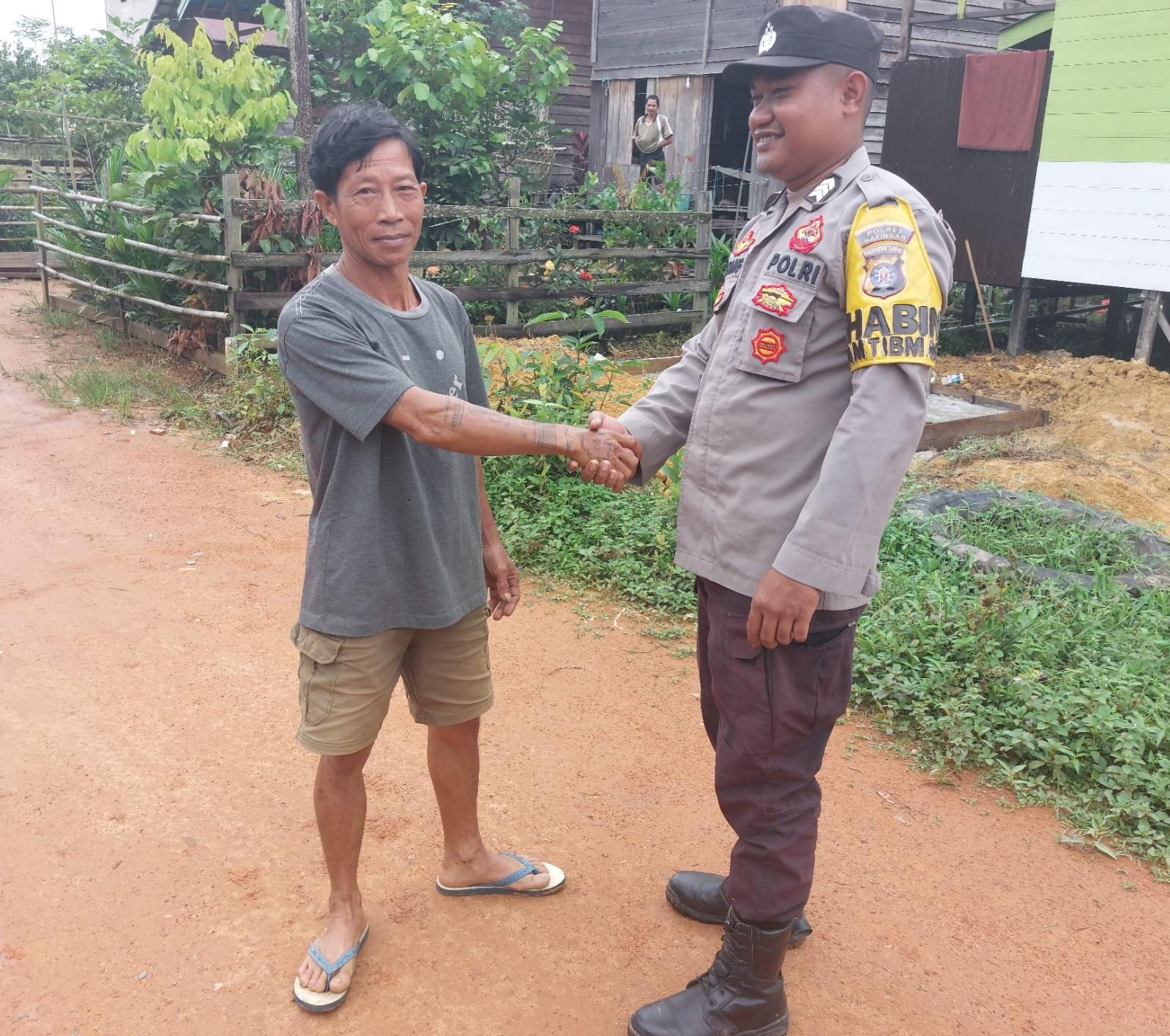 Cooling System Piket Polsek Marikit Sambang warga binaandi Kec Marikit.