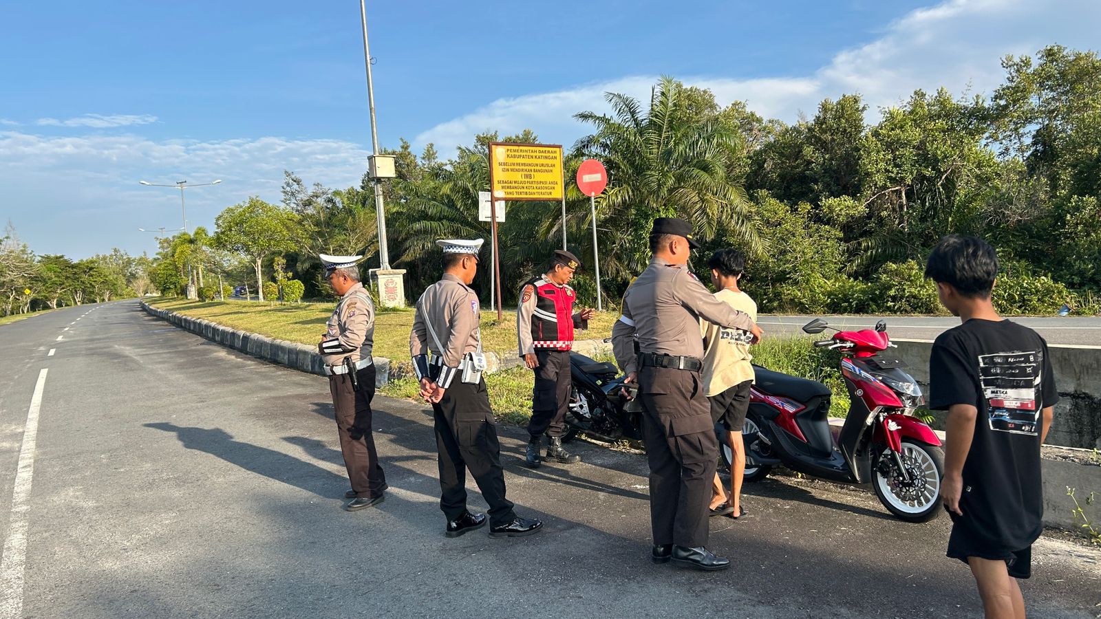 Antisipasi Balapan Liar Saat Berbuka Puasa, Personel Samapta Polres Katingan Gelar Patroli.