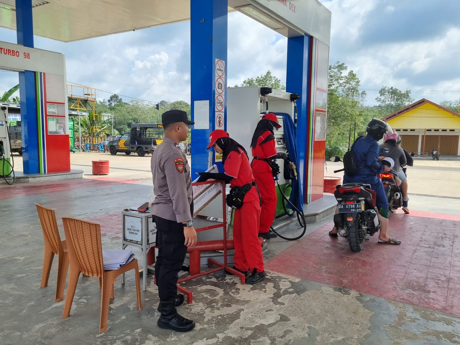 Cegah Ketidakstabilan Situasi di SPBU, Polsek Teweh Patroli ke SPBU Kecamatan Teweh Tengah