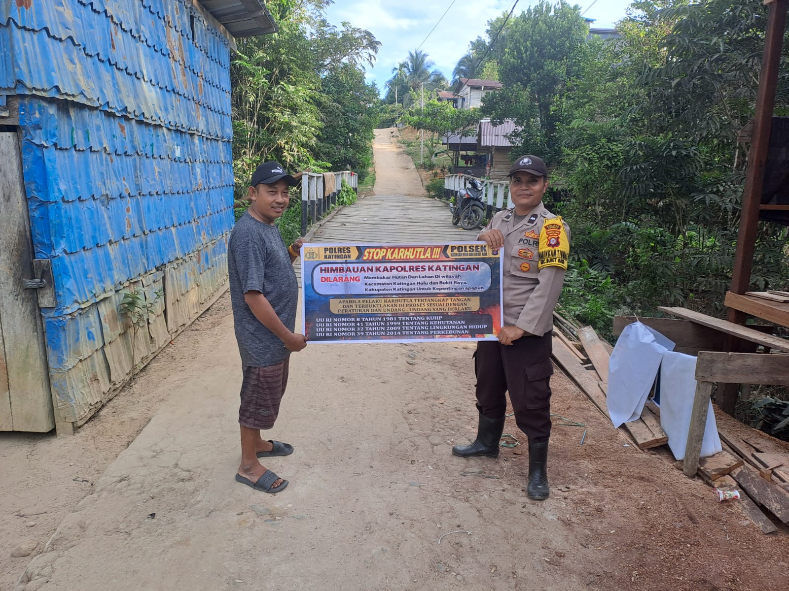 Upaya Pencegahan Kebakaran Hutan dan Lahan di Kecamatan Katingan Hulu dan Bukit Raya, Bhabinkamtibmas sosialisasi kepada masyarakat.