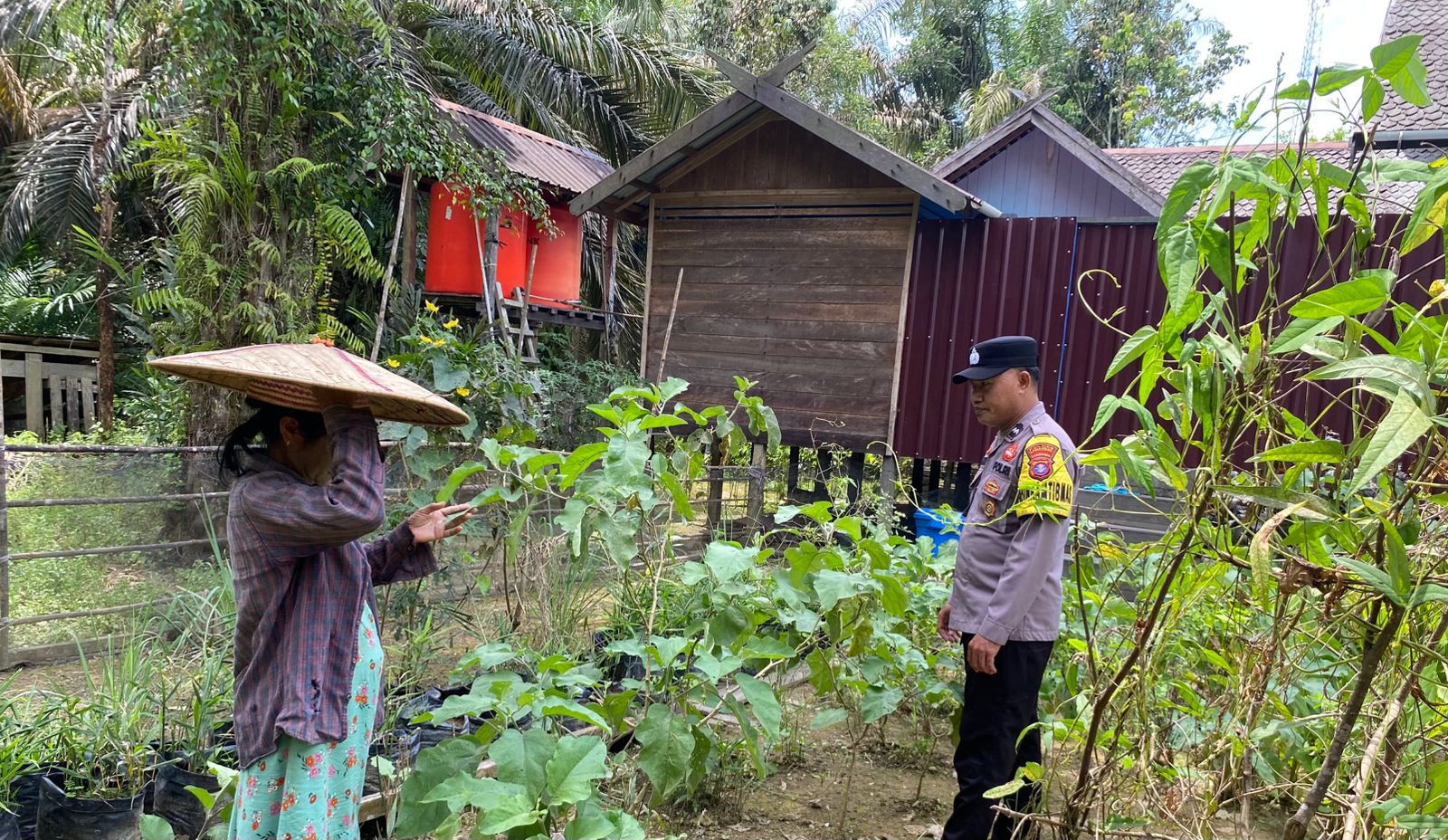 Melalui Kebersamaan, Bhabinkamtibmas dan Warga Dorong Ketahanan Pangan Program Asta Cita