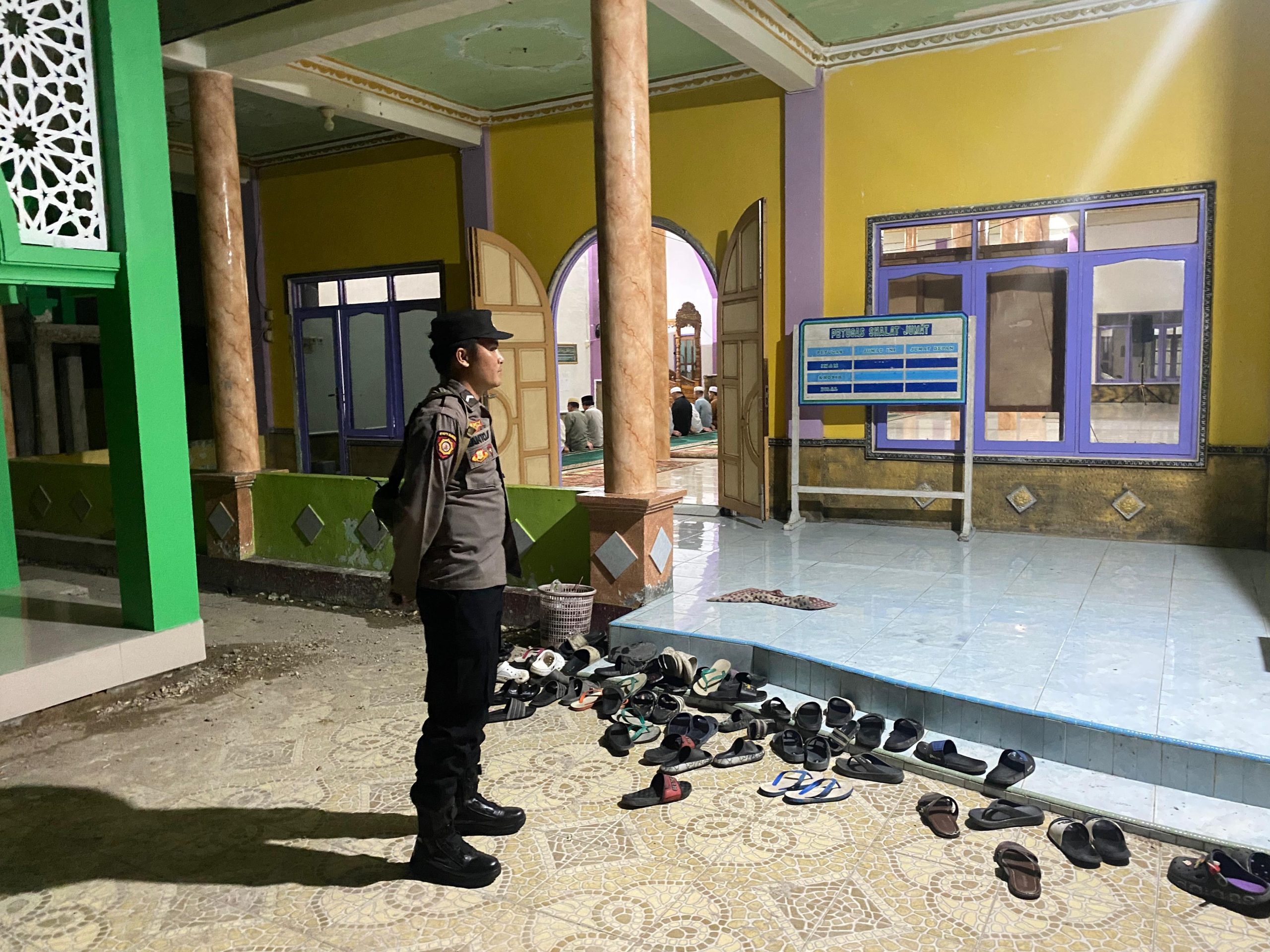 *Polsek Montallat Melaksanakan Kegiatan Pengamanan Ibadah Sholat Tarawih Selama Bulan Suci Ramadhan 1447 H / 2026 M