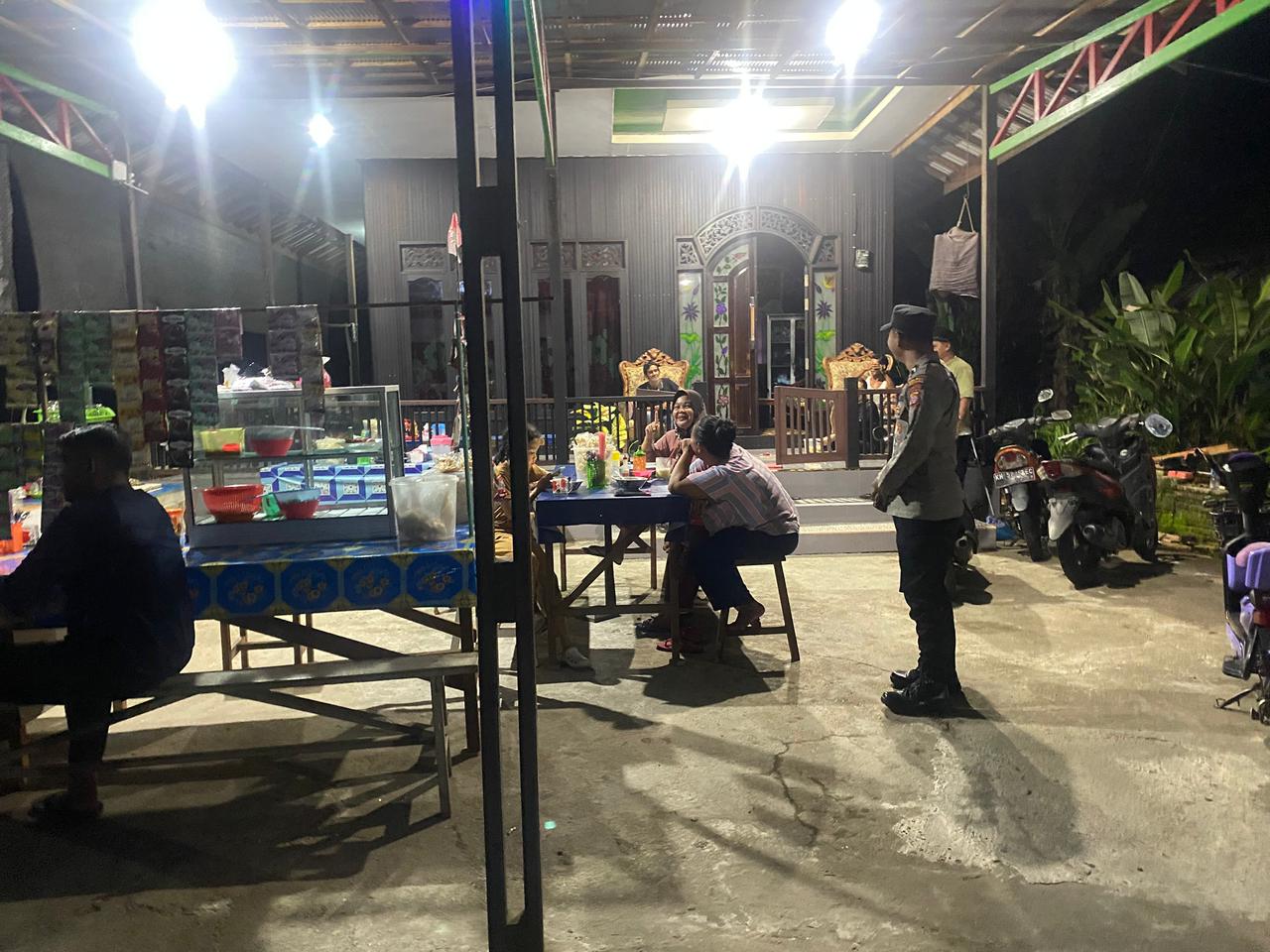 Polsek Montallat Laksanakan Patroli Malam Untuk Ciptakan Keamanan Dan Ketertiban Masyarakat