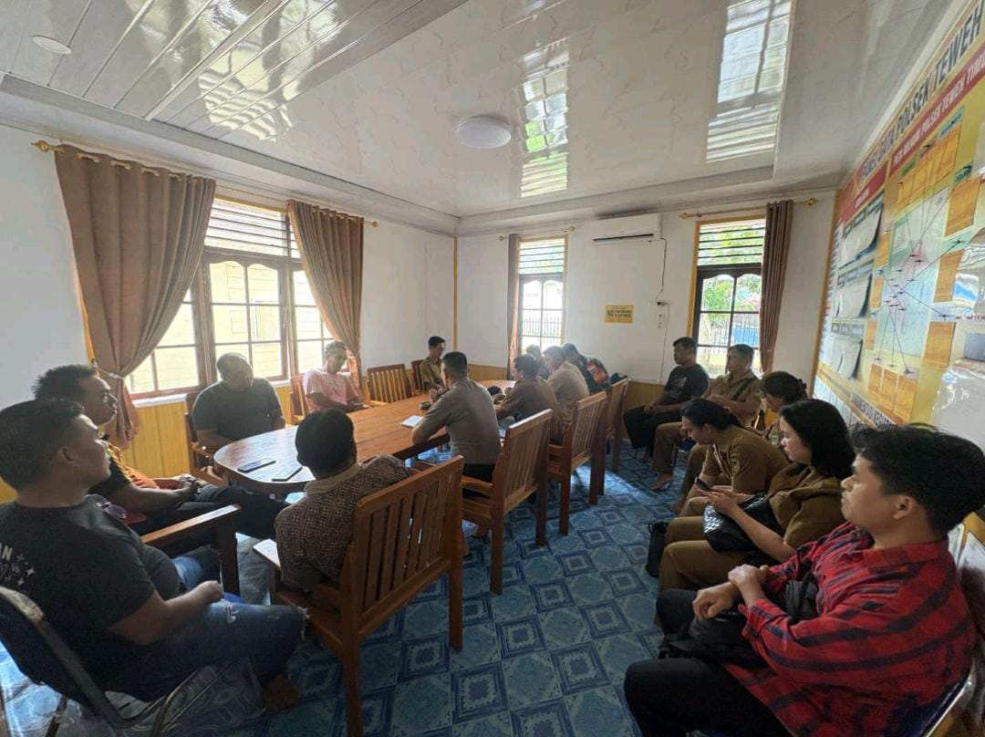 Polsek Teweh Timur Fasilitasi Mediasi Sengketa Penggalian Jalur Tiang Listrik di Benangin–Lampeong