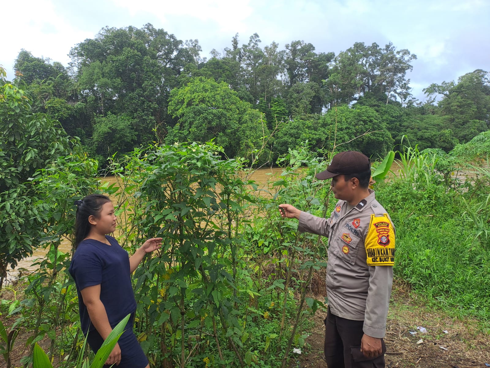 Mendukung Ketahanan Pangan, Personil Polsek Katingan Hulu dan Bukit Raya Cek Lokasi Pemanfaatan Pekarangan Warga.