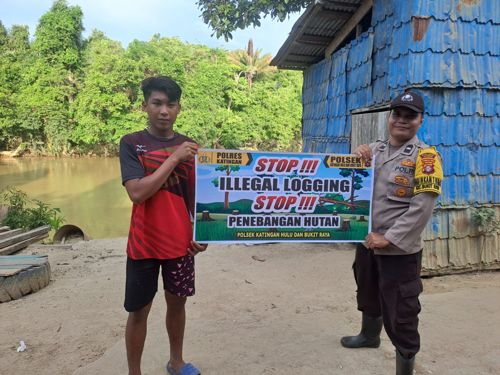 Upaya Pencegahan Penebangan Hutan secara Liar (Ilegal Logging), Bhabinkamtibmas sosialisasi kepada masyarakat.