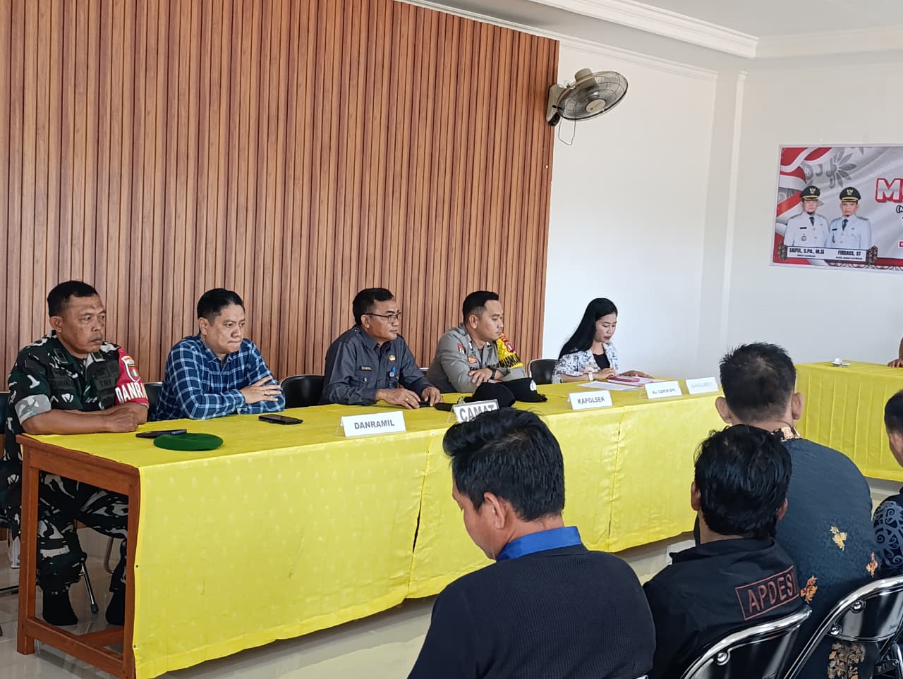 Bhabinkamtibmas Polsek Marikit Hadiri Penyaluran Kartu Huma Betang Sejahtera kepada Masyarakat