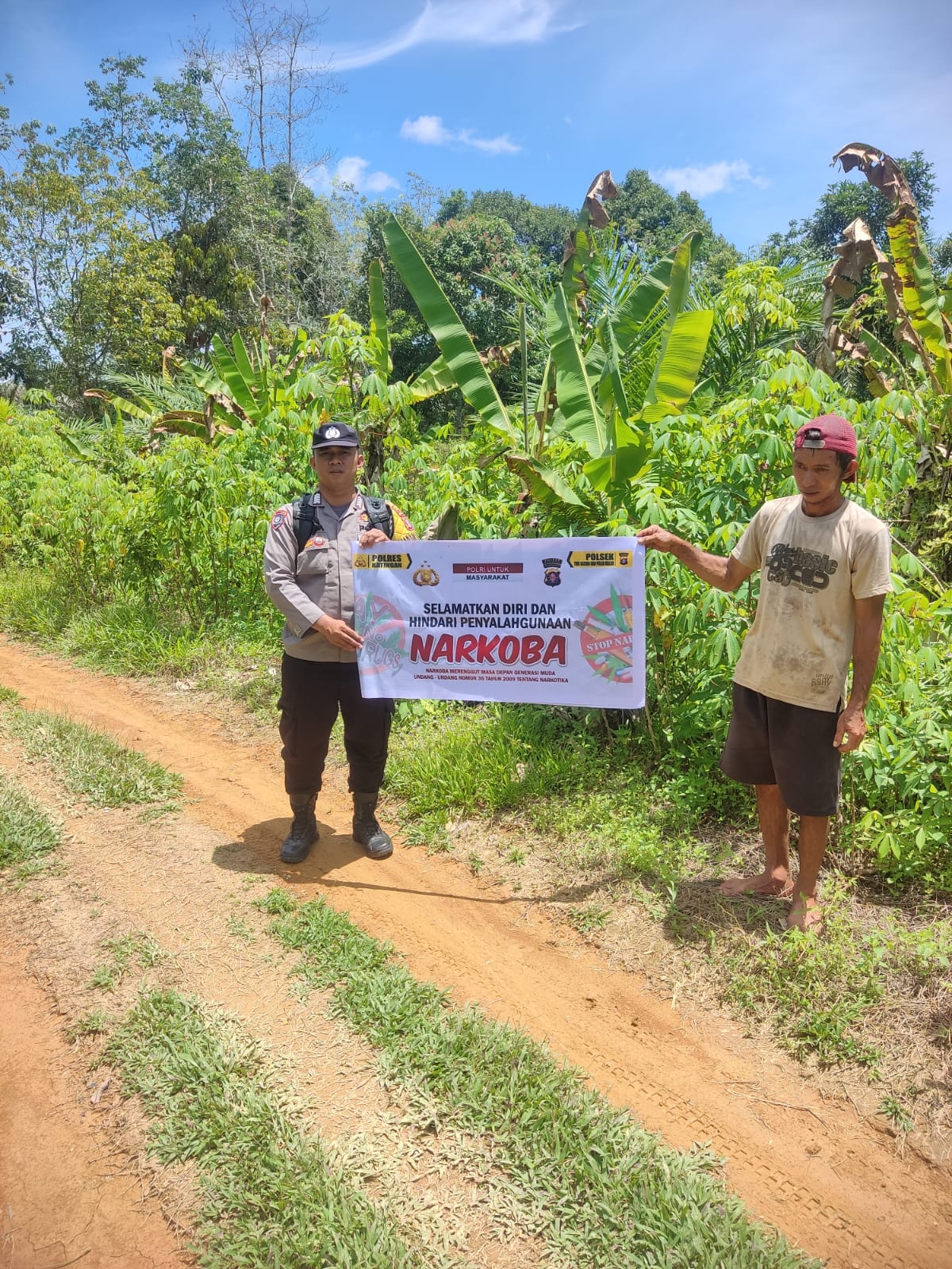 ‎Melalui Imbauan dan media spanduk, Polsek Tewang Sangalang Garing dan Pulau Malan Imbau Warga Tidak Terjerumus  Penyalahgunaan Narkoba.