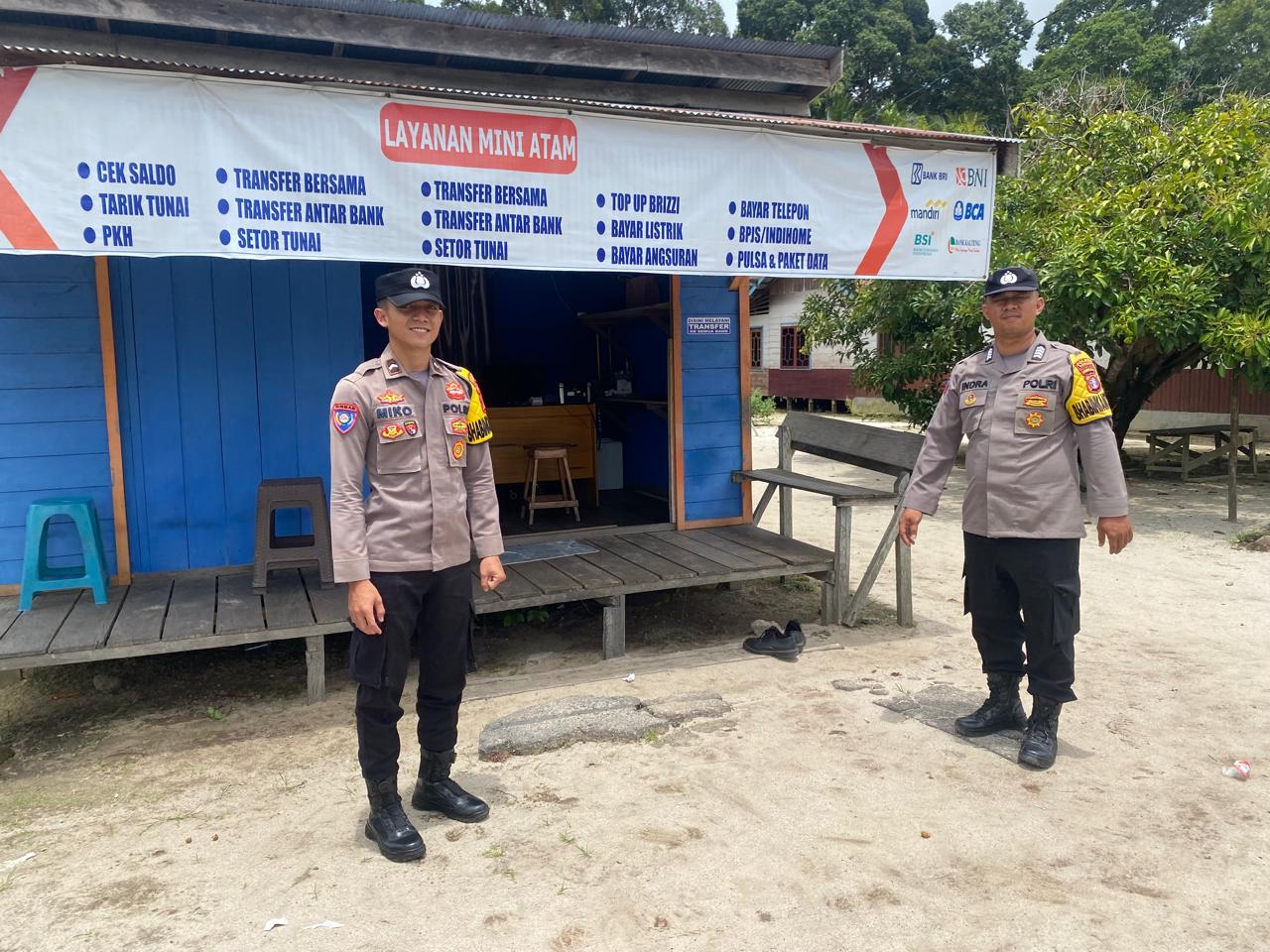 Patroli Dialogis siang hari dilakukan Polsek Tewang Sangalang Garing dan Pulau Malan Berikan Rasa Aman Kepada Masyarakat saat Ramadan