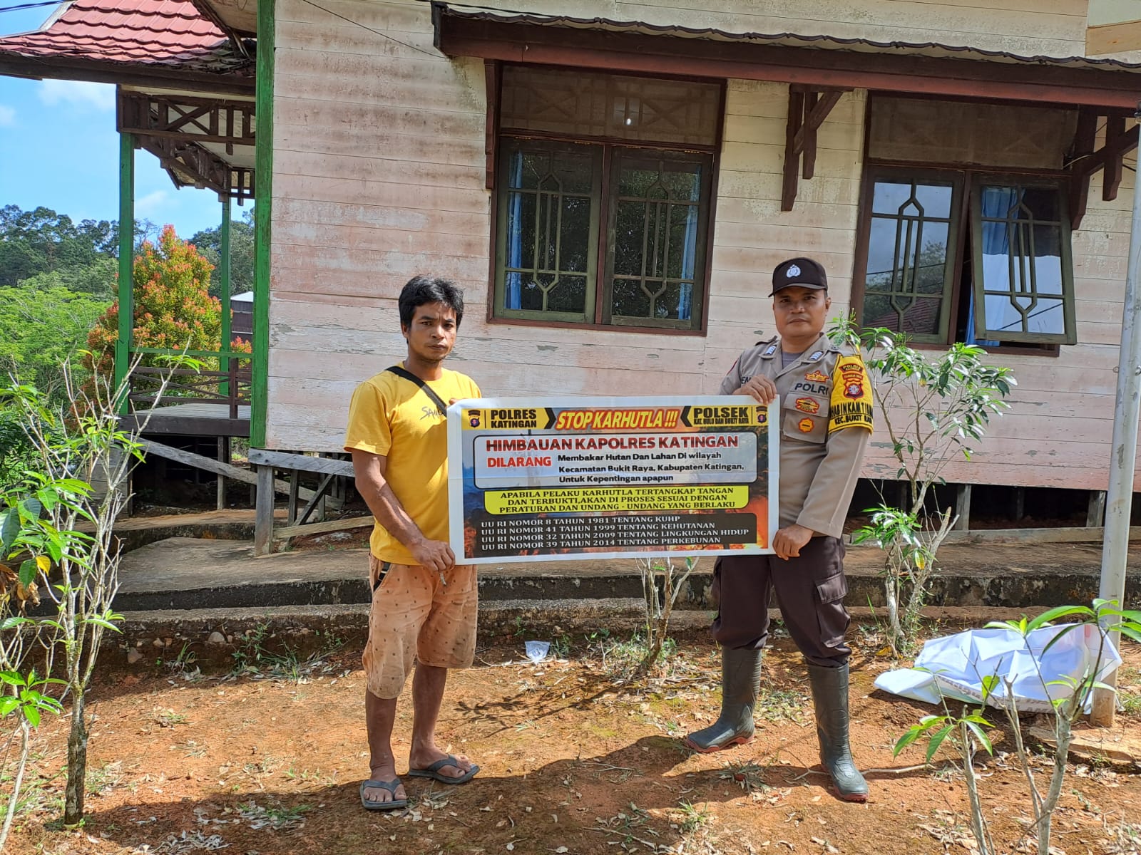 Upaya Pencegahan Kebakaran Hutan dan Lahan di Kecamatan Katingan Hulu dan Bukit Raya, Bhabinkamtibmas sosialisasi kepada masyarakat.