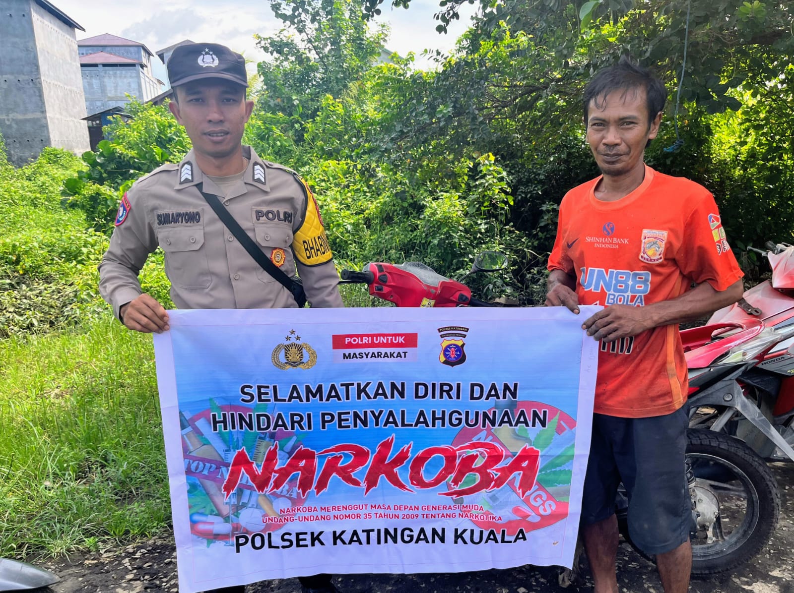 Personil Polsek Katingan Kuala Sosialisasi Tentang Bahaya Narkoba Serta Menghimbau Masyarakat Untuk Tidak Menggunakan dan Menjauhi Narkoba