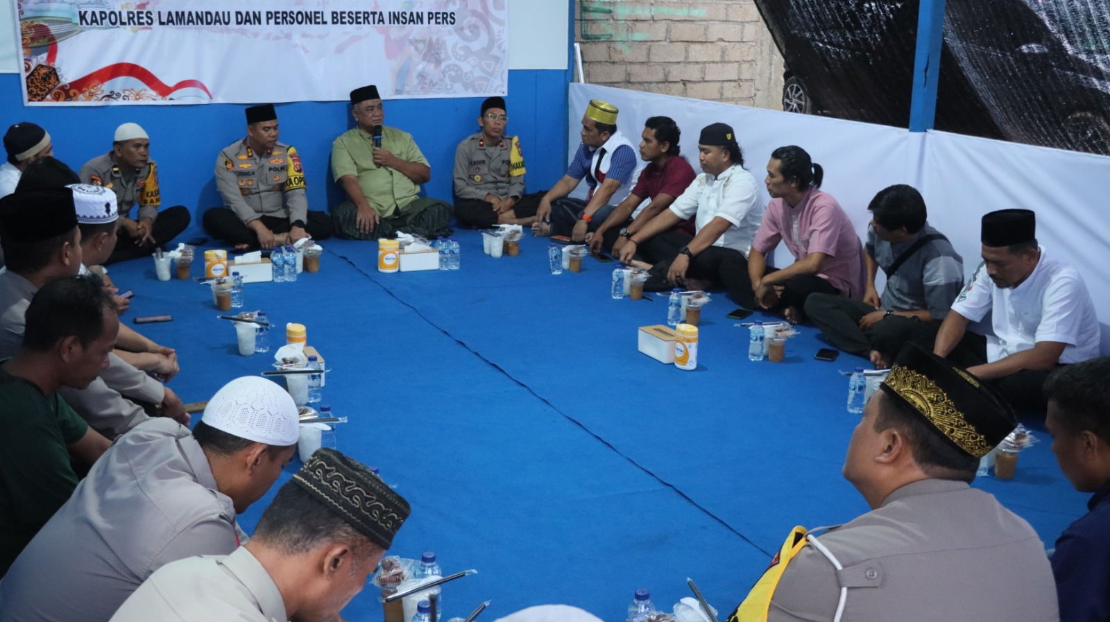 Pererat Silaturahmi, Kapolres Lamandau Berbagi Takjil dan Buka Puasa Bersama Insan Pers di Pos Pelayanan