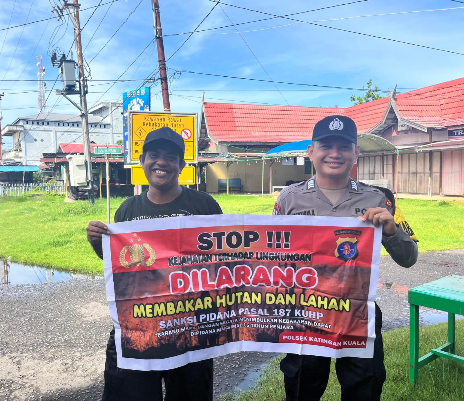 Bhabinkamtibmas Desa Kampung Tengah Sampaikan Himbauan tentang Karhutla Kepada petani