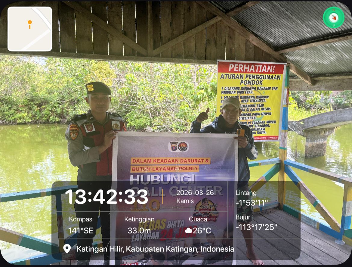 Personel Samapta Polres Katingan Sosialisasikan Call Center 110 Polri kepada Masyarakat Desa Hampalit olehPersonel Samapta Polres Katingan.