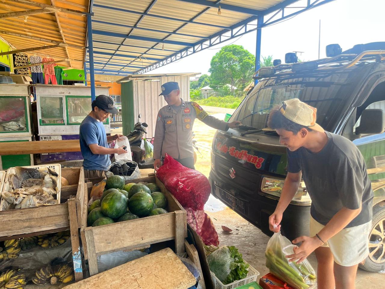 Piket Polsek Lamandau sambang dan Silaturahmi Ke Pedagang