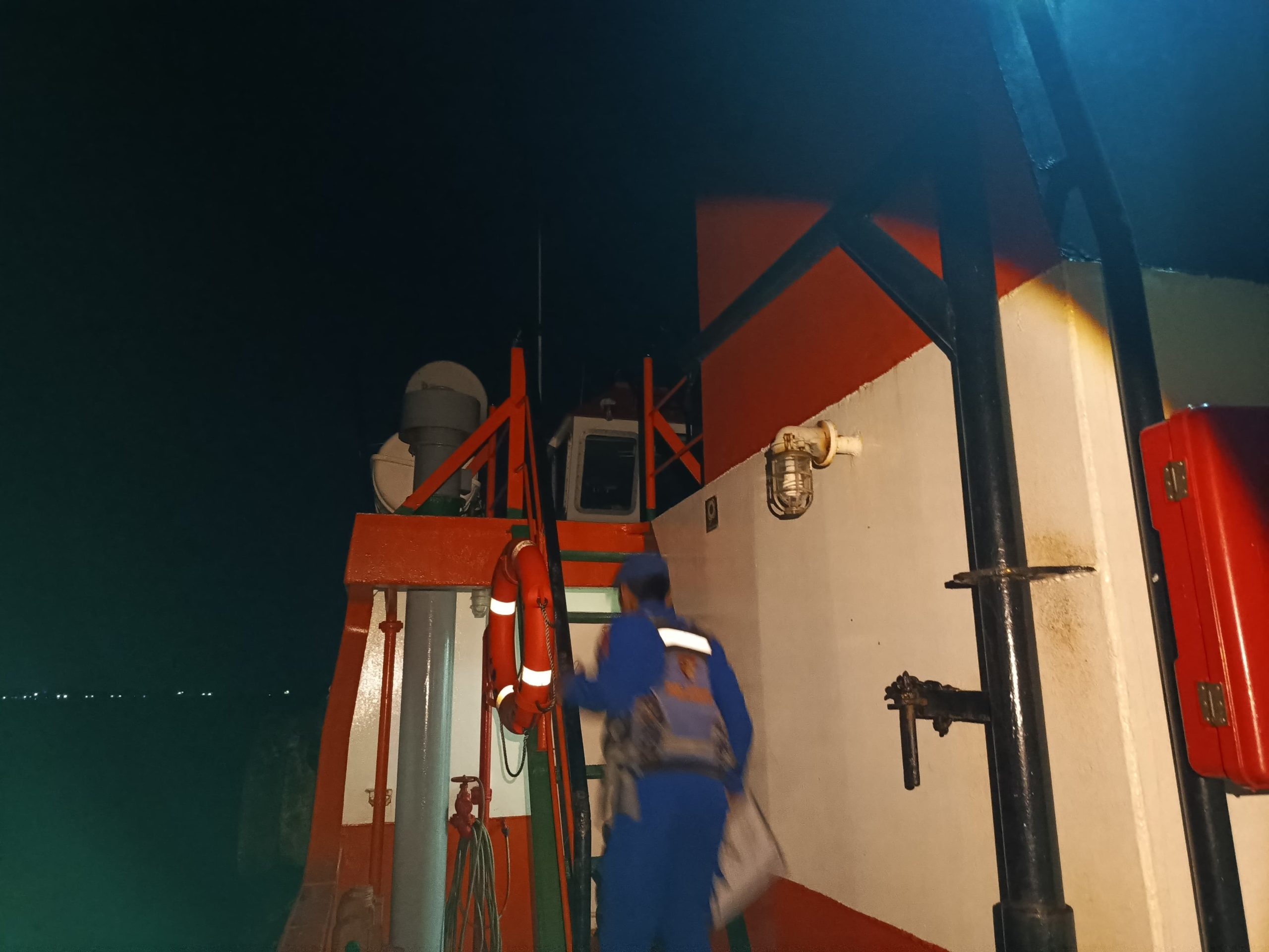 ‎Laksanakan Patroli Perairan Malam Hari, Ditpolairud Pastikan Pelayaran Kondusif