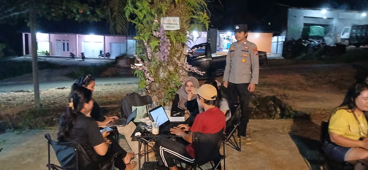 Lewat Sambang Warga, Personel Polsek Sosialisasikan Layanan Pengaduan 110