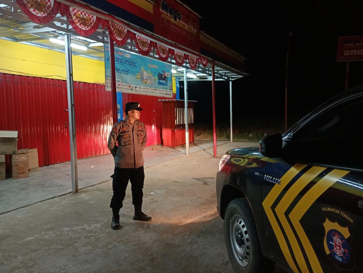 Cegah Gangguan Kamtibmas, Piket Polsek Sematu Jaya Patroli ke Pertokoan