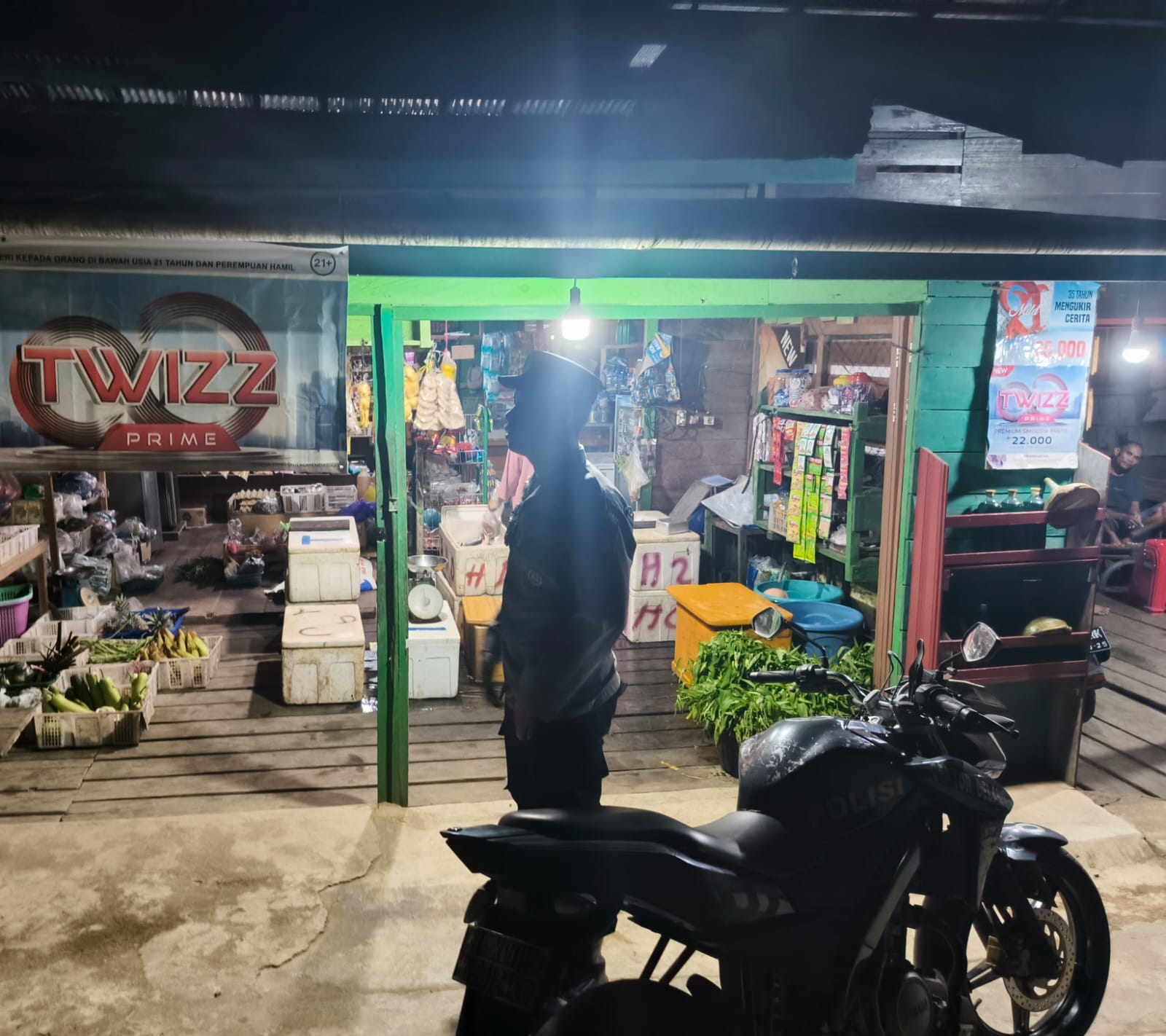 Piket Polsek laksanakan Patroli di Pasar di Wilkum Polsek Delang