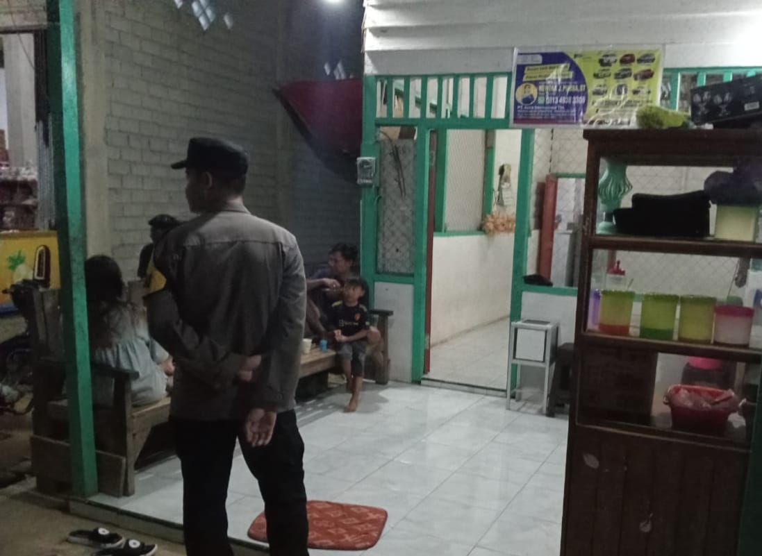 Piket Polsek Delang Sambangi Pedagang, Jalin Kedekatan dengan Masyarakat