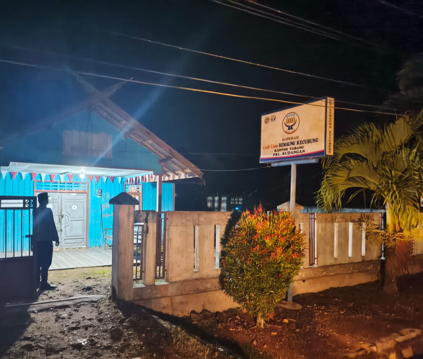 Piket Polsek melaksanakan giat patroli Tempat Objek Vital di wilkum Polsek Delang