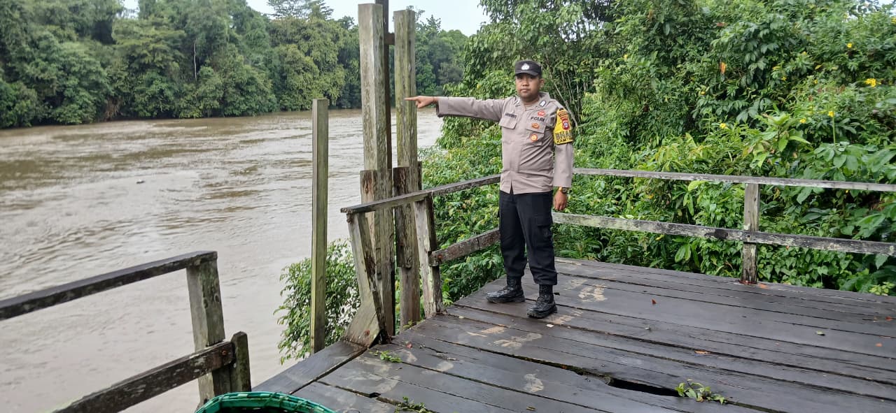 Piket Polsek Cek Debit Air Sungai Lamandau