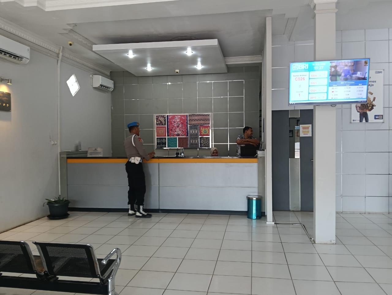 Sematu Jaya, Dalam rangka menjamin salah satu aktifitas warga dalam memenuhi kebutuhan sehari hari, anggota patroli Polsek Sematu Jaya melaksanakan patroli ke Megamart yang ada di wilayah Polsek Sematu Jaya