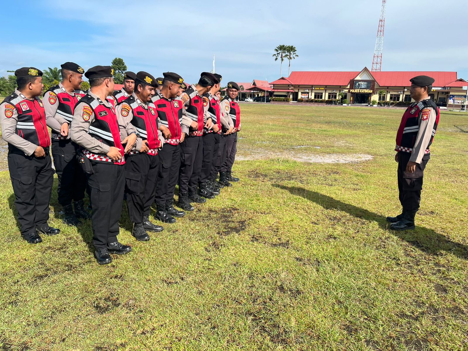 Personel Samapta Polres Katingan Laksanakan Latihan Rutin di Mako.