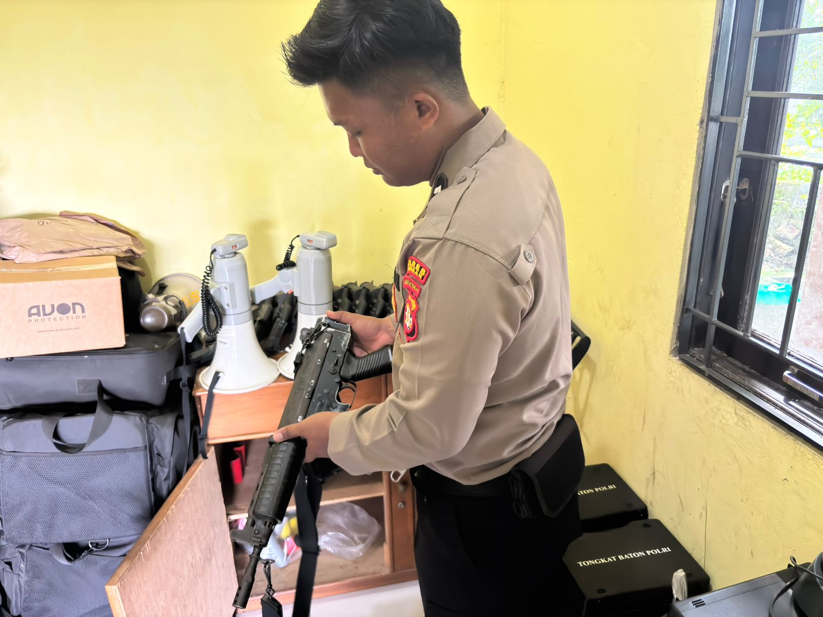 Personel Samapta Laksanakan Serah Terima Piket Jaga Mako dan Inventaris Penjagaan.